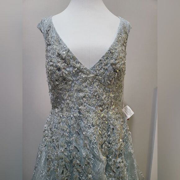 Mac Duggal (20312) EMBROIDERED SLEEVELESS A LINE GOWN NWT size 10 Ice Blue - Picture 6 of 7